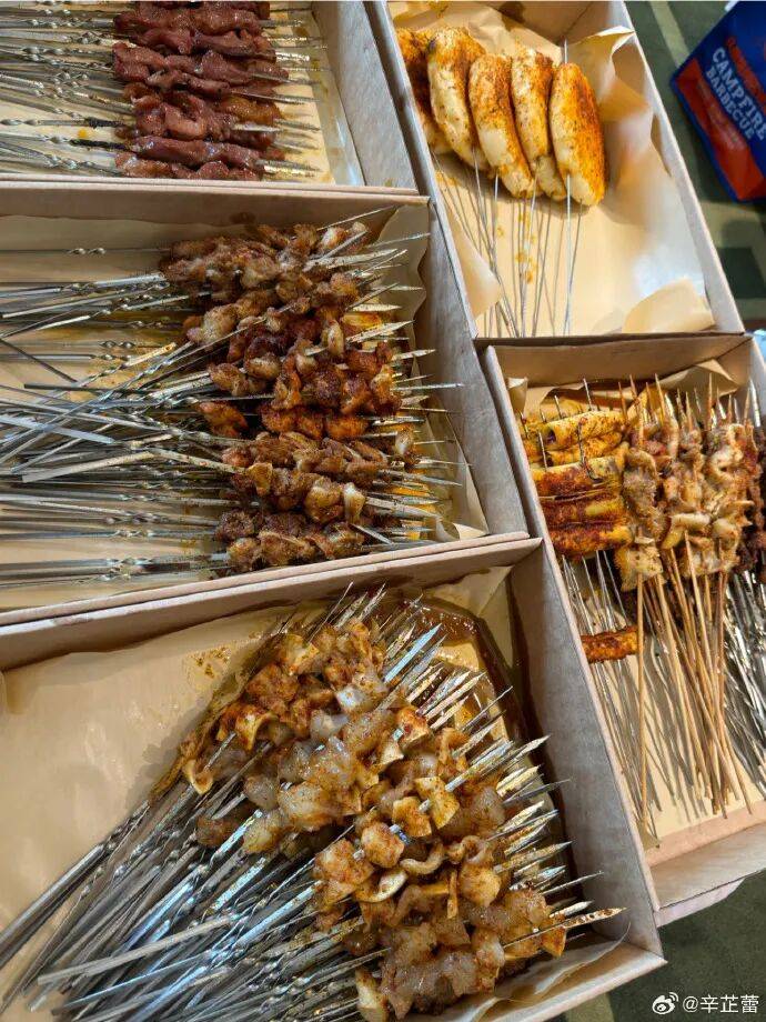 辛芷蕾回老家鹤岗狂炫烧烤小串<strong></p>
<p>BNB交易官网</strong>,满桌硬货滋滋冒油,网友:隔着屏幕流口水