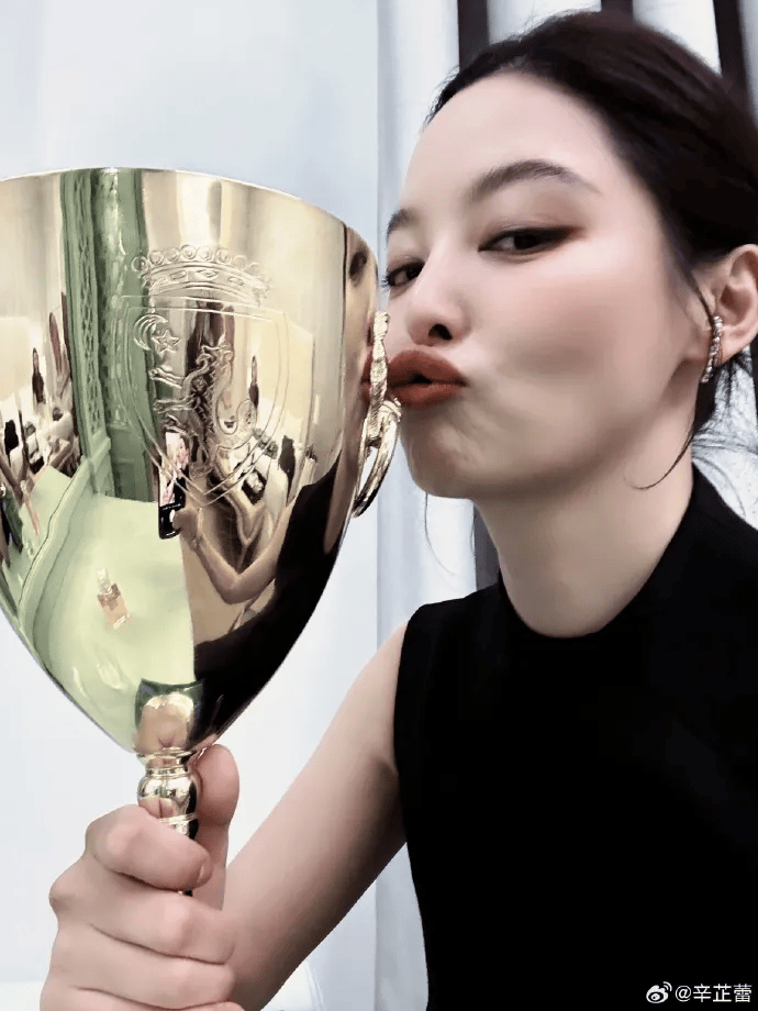 辛芷蕾回老家鹤岗狂炫烧烤小串<strong></p>
<p>BNB交易官网</strong>,满桌硬货滋滋冒油,网友:隔着屏幕流口水