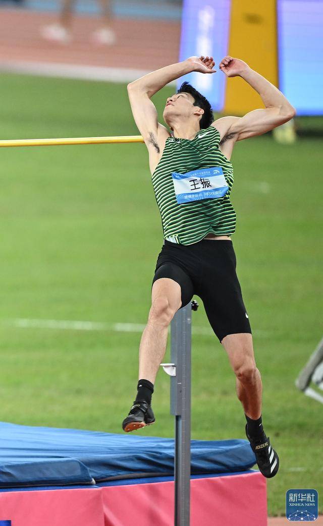 全运会丨李佳伦夺得田径男子跳高冠军