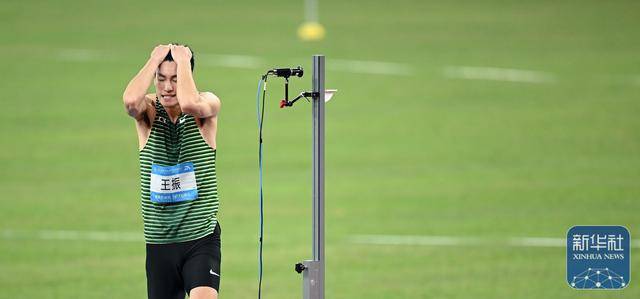 全运会丨李佳伦夺得田径男子跳高冠军