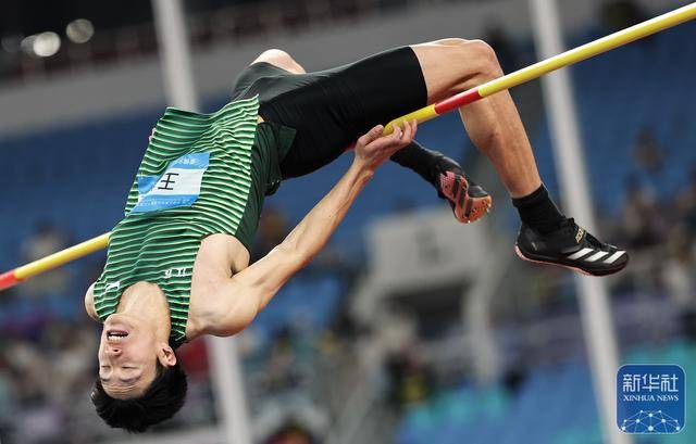 全运会丨李佳伦夺得田径男子跳高冠军