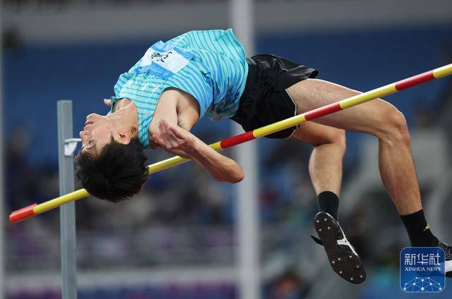 全运会丨李佳伦夺得田径男子跳高冠军