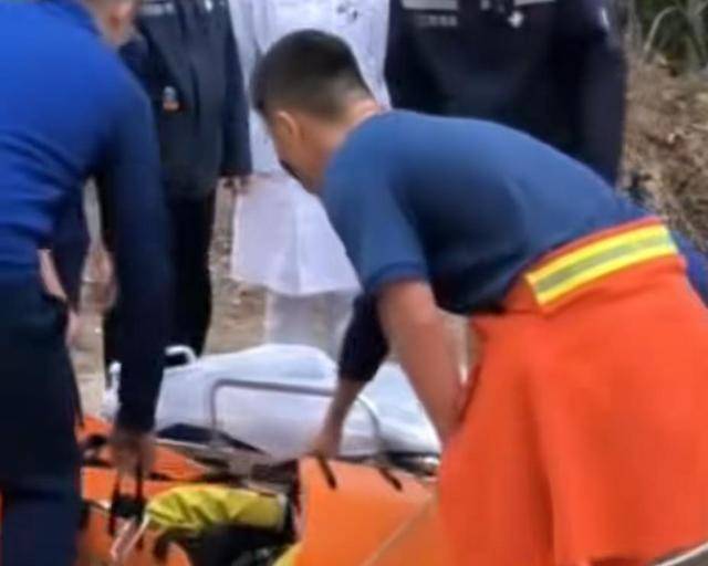 “我来个跳的”!女驴友不慎摔下巨石<strong></p>
<p>ADA交易官网</strong>,目击者:粉碎性骨折