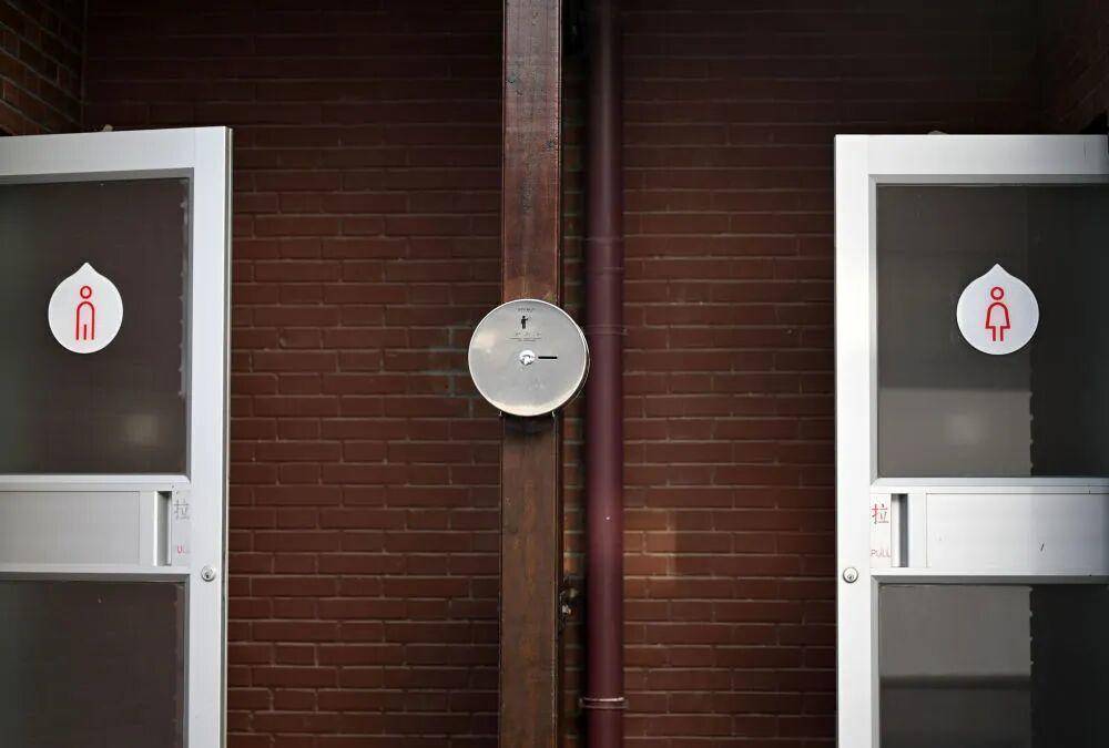 “我只想上个厕所<strong></p>
<p>艾达币交易官网</strong>,别考我了行不行!”