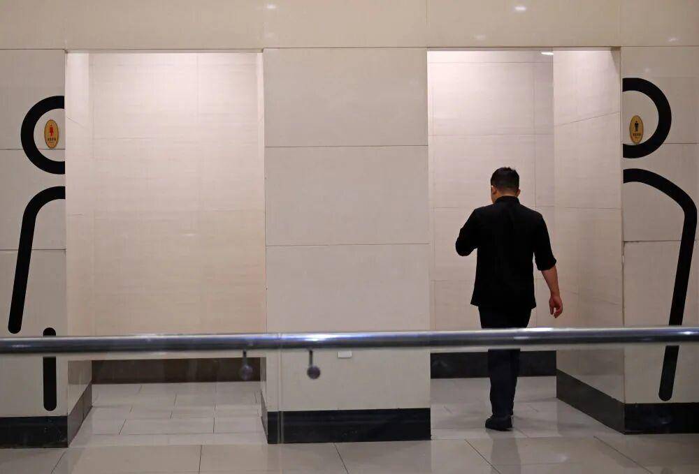 “我只想上个厕所<strong></p>
<p>艾达币交易官网</strong>,别考我了行不行!”