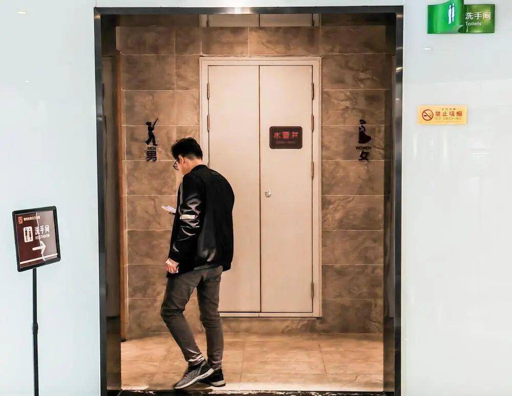 “我只想上个厕所<strong></p>
<p>艾达币交易官网</strong>,别考我了行不行!”