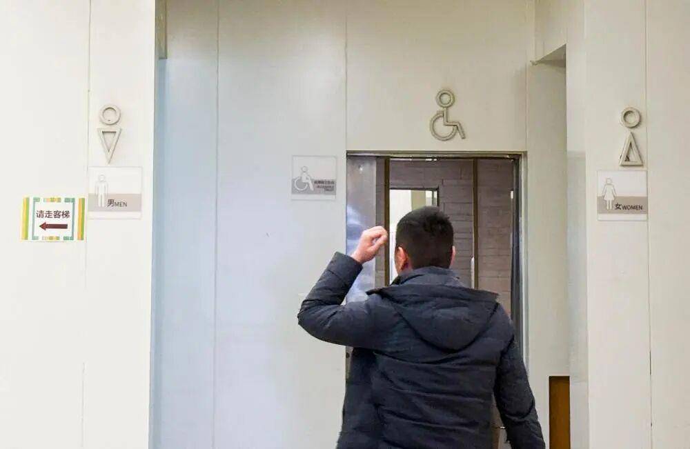 “我只想上个厕所<strong></p>
<p>艾达币交易官网</strong>,别考我了行不行!”