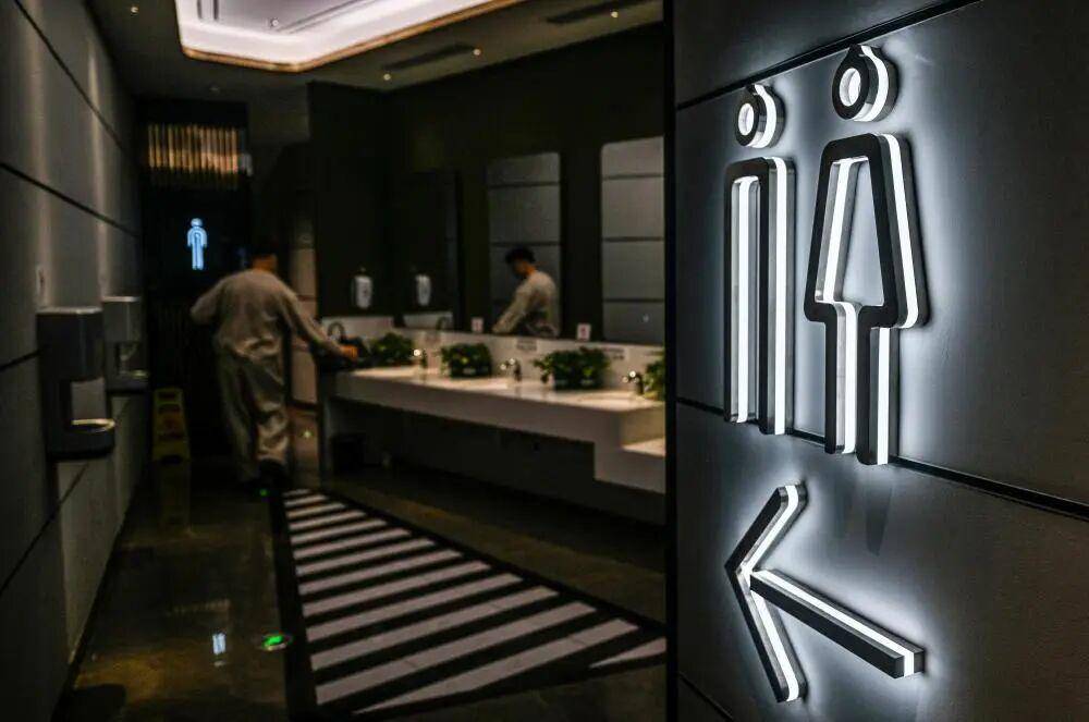 “我只想上个厕所<strong></p>
<p>艾达币交易官网</strong>,别考我了行不行!”