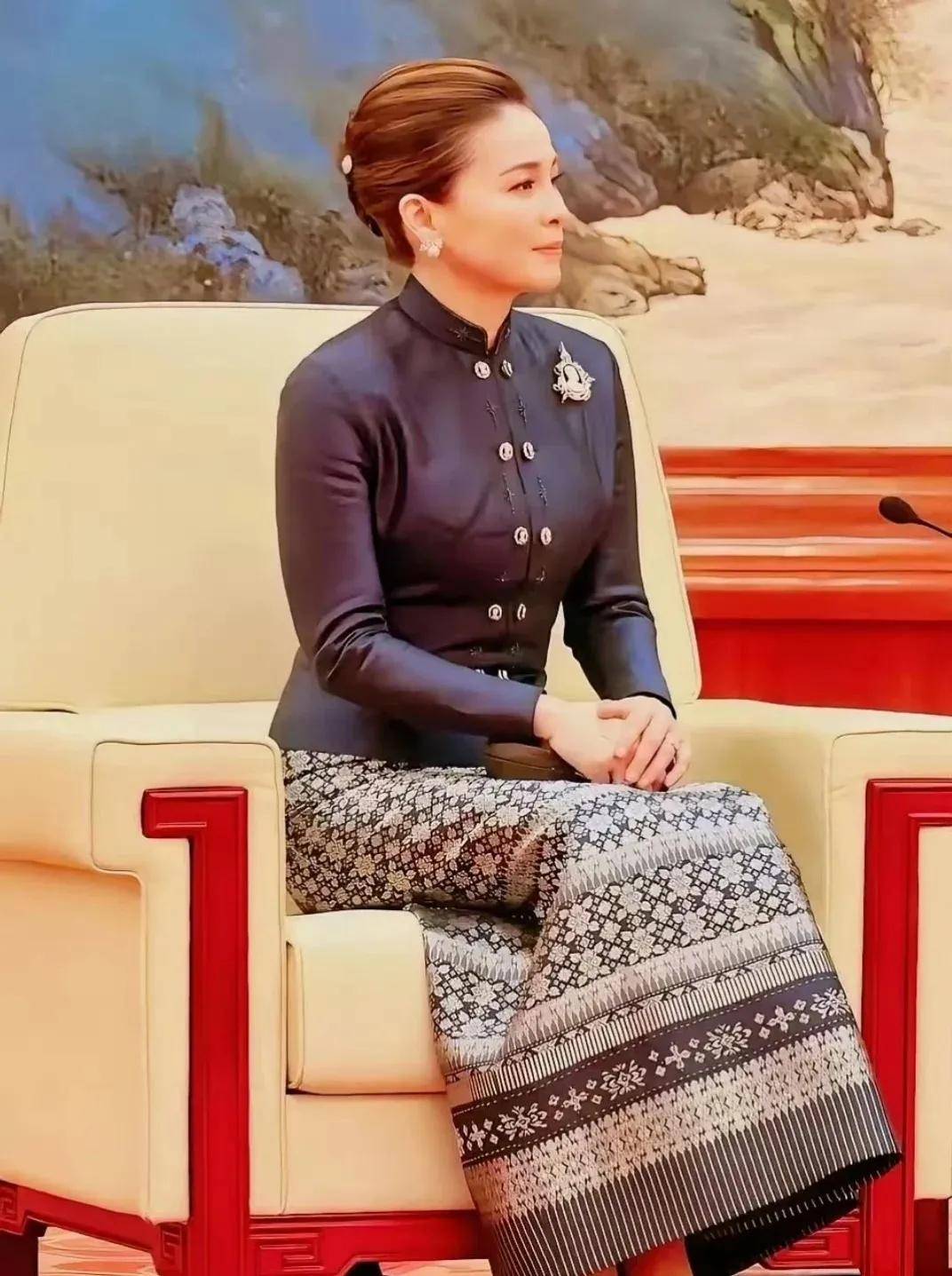 泰国王后访华“穿搭九宫格”出圈<strong></p>
<p>BCH交易官网</strong>，隆重珠宝展现用心诚意