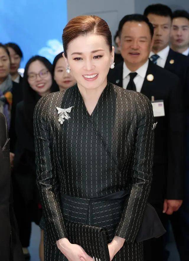 泰国王后访华“穿搭九宫格”出圈<strong></p>
<p>BCH交易官网</strong>，隆重珠宝展现用心诚意