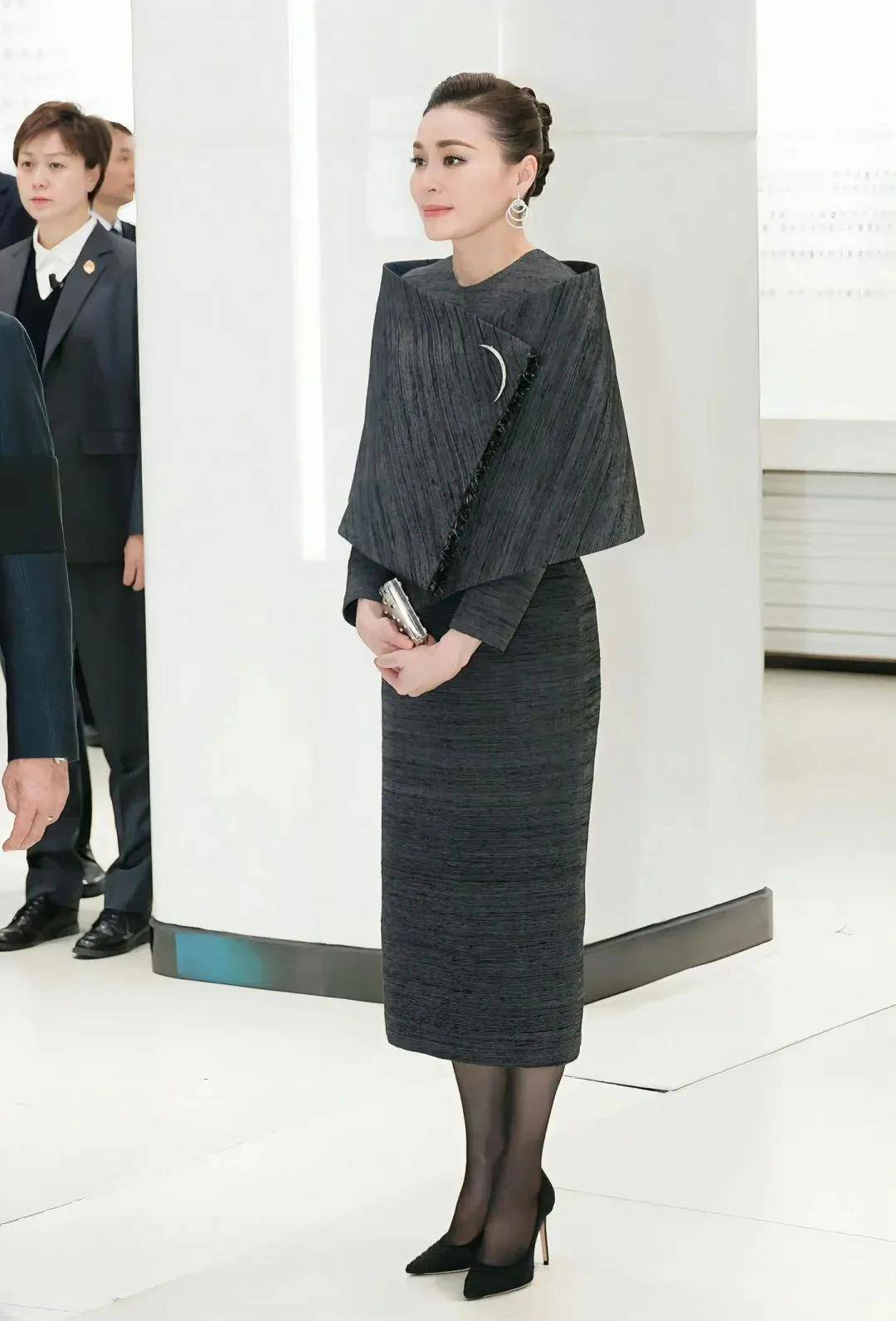 泰国王后访华“穿搭九宫格”出圈<strong></p>
<p>BCH交易官网</strong>，隆重珠宝展现用心诚意