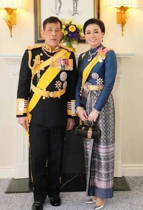 泰国王后访华“穿搭九宫格”出圈<strong></p>
<p>BCH交易官网</strong>，隆重珠宝展现用心诚意