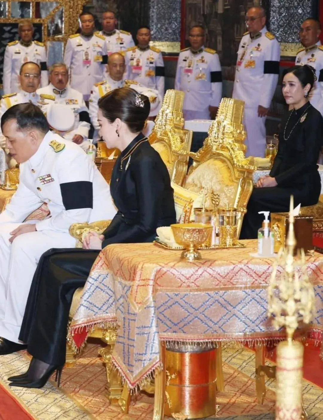 泰国王后访华“穿搭九宫格”出圈<strong></p>
<p>BCH交易官网</strong>，隆重珠宝展现用心诚意