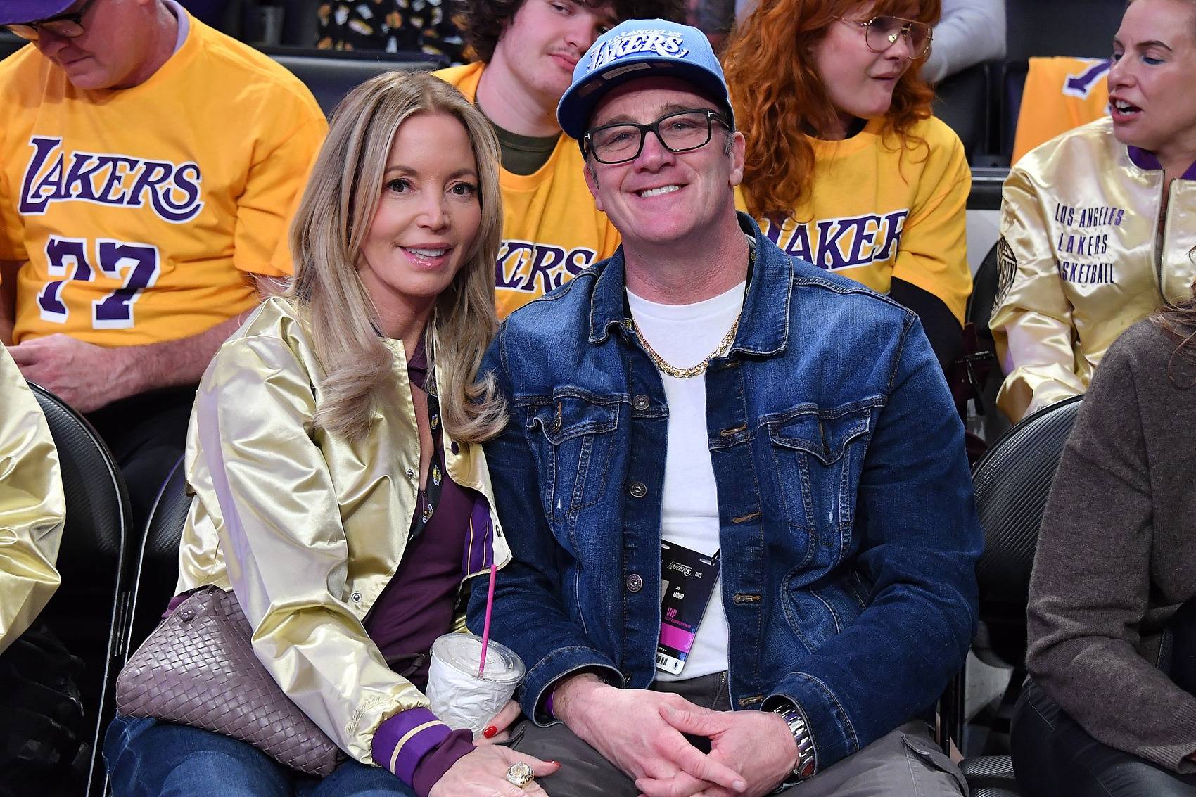 湖人解雇乔伊-巴斯和杰西-巴斯 正重组篮球运营部门